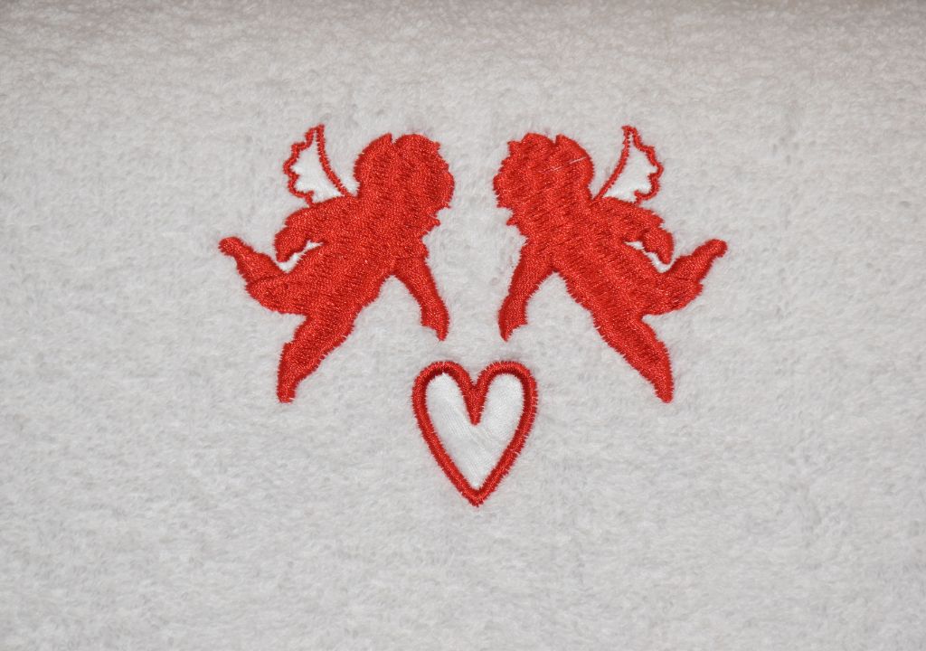 Eponge broderie blanc rouge saint valentin 