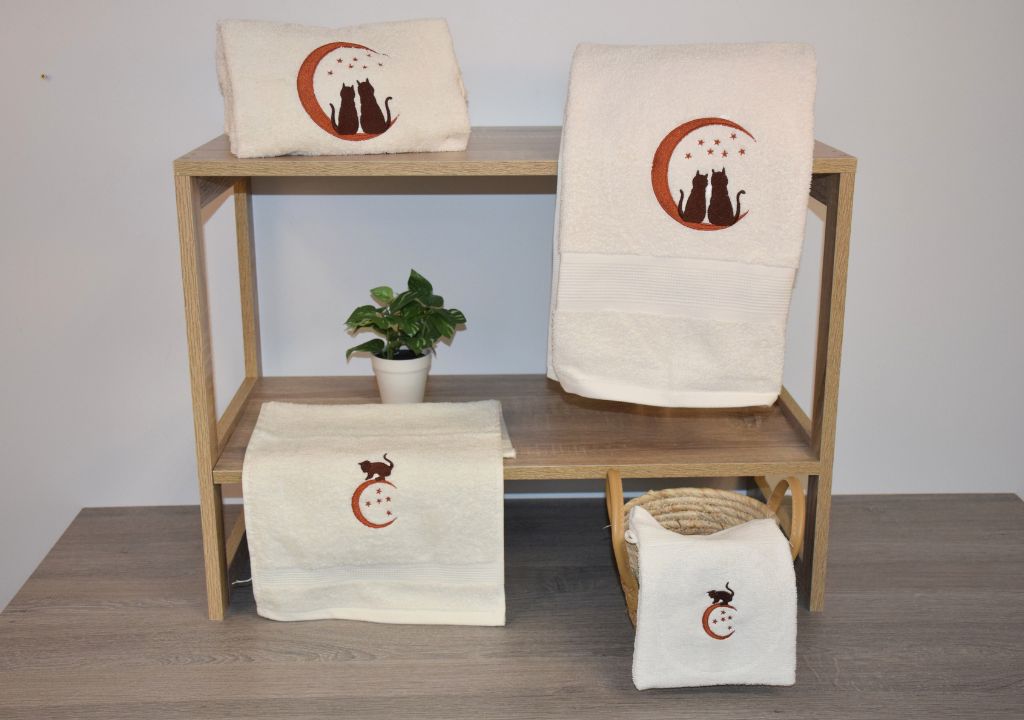 Collection brodé chat lune ecru blanc gris broderie 