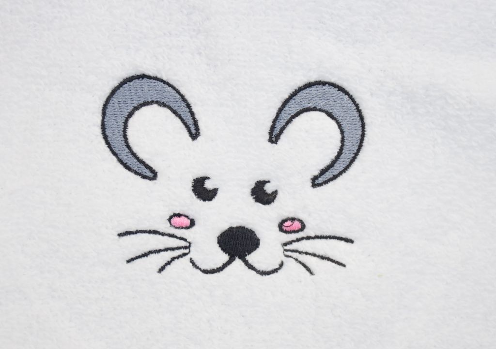 Bavoir à lacets brodé avec son motif souris